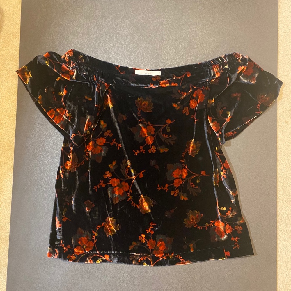 Off the shoulder loft shirt